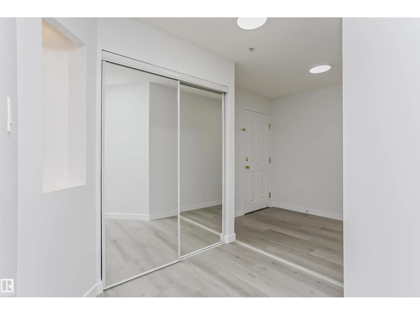 #124 10511 42 AV NW