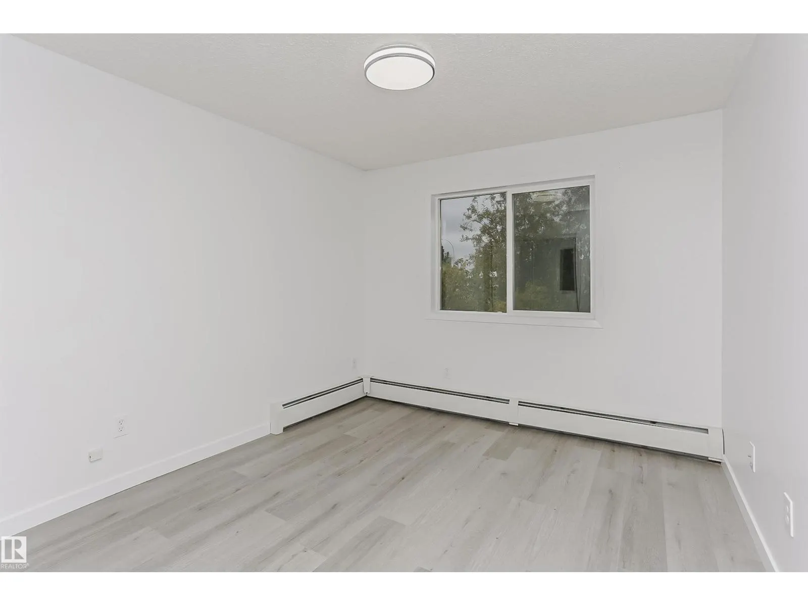#124 10511 42 AV NW