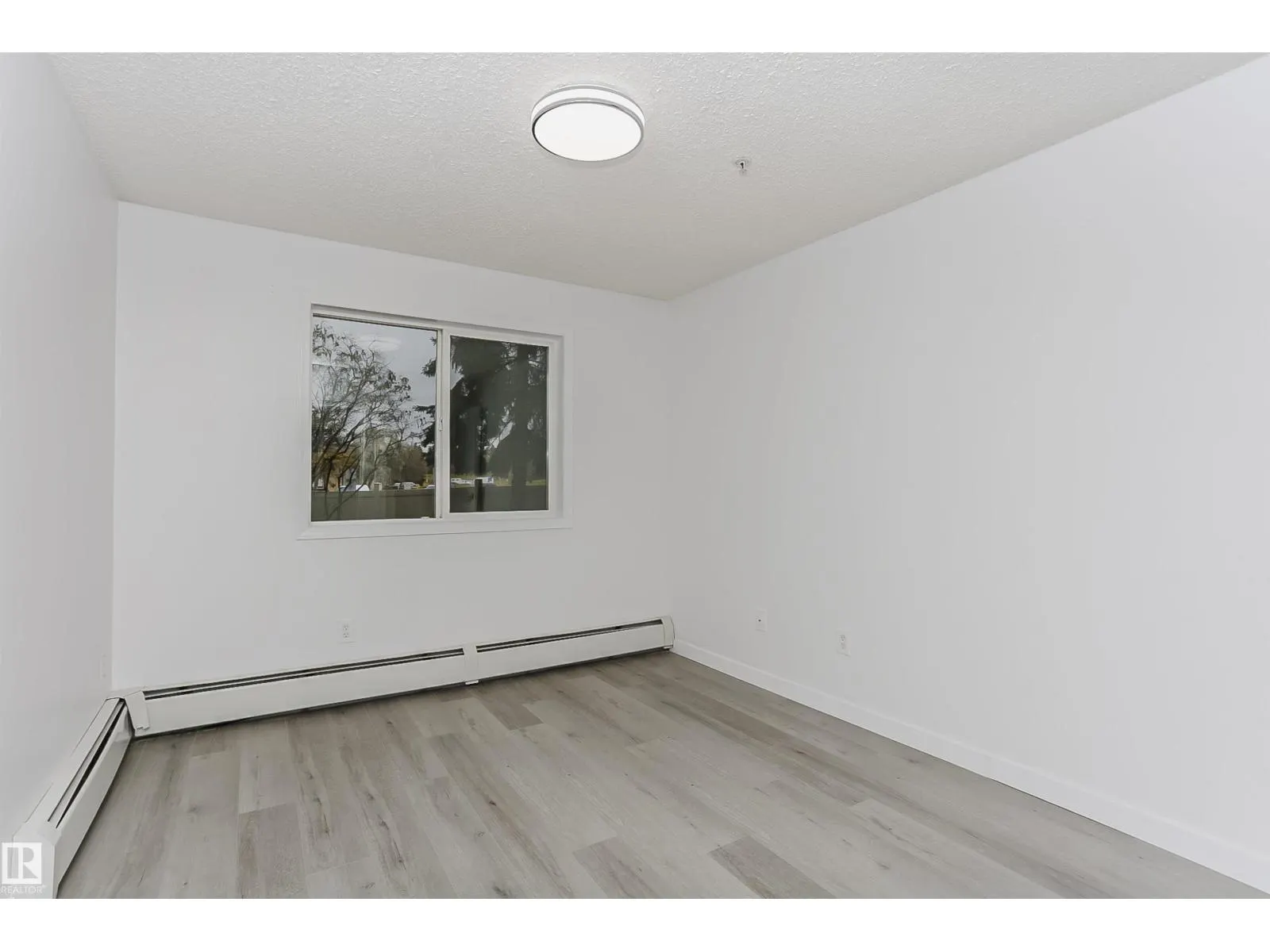 #124 10511 42 AV NW
