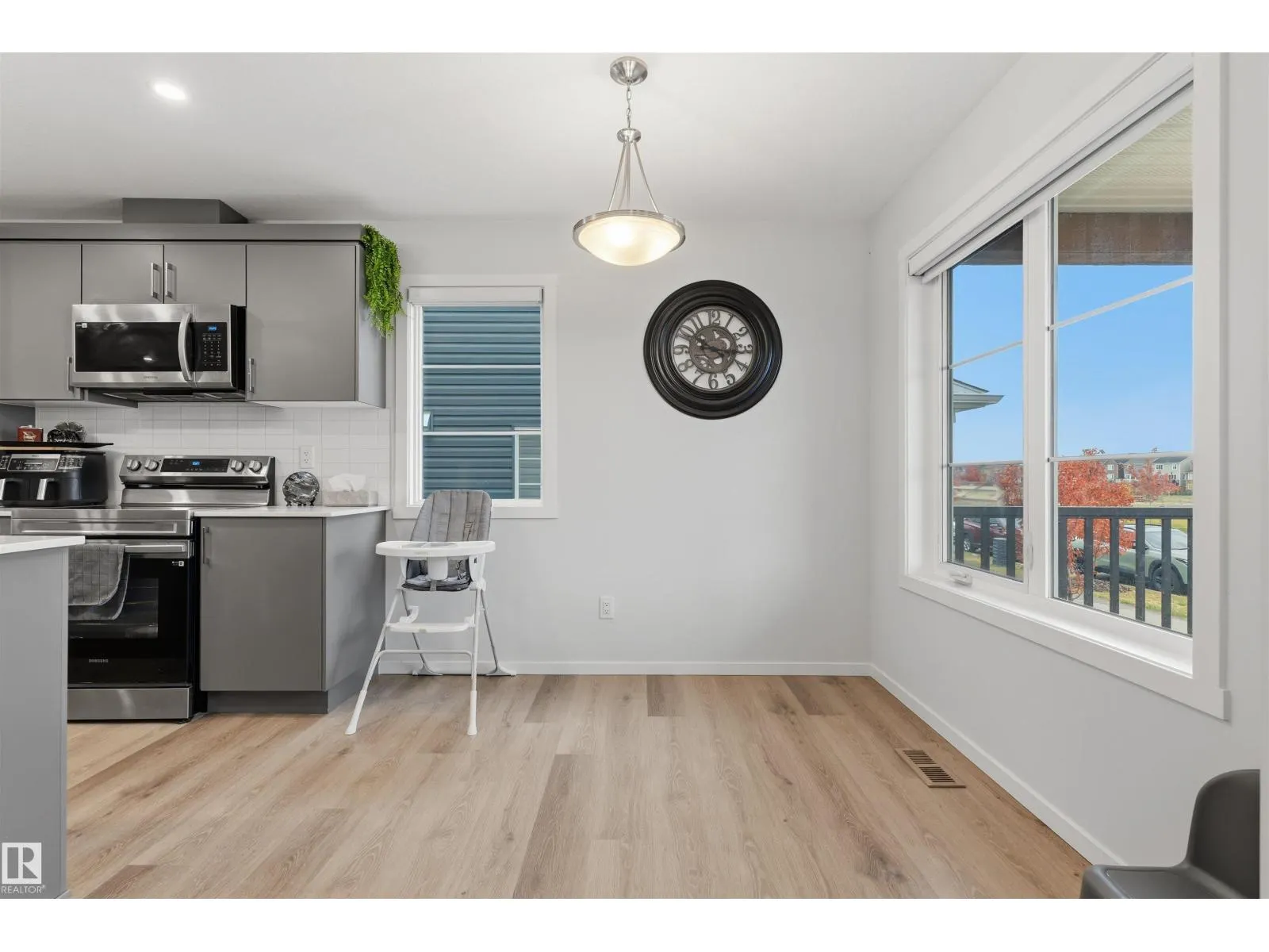20704 19 AV NW NW