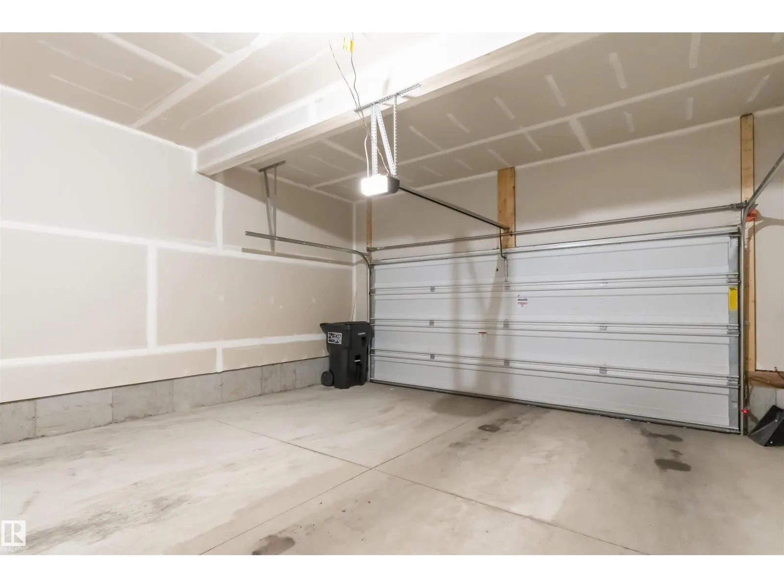 20704 19 AV NW NW