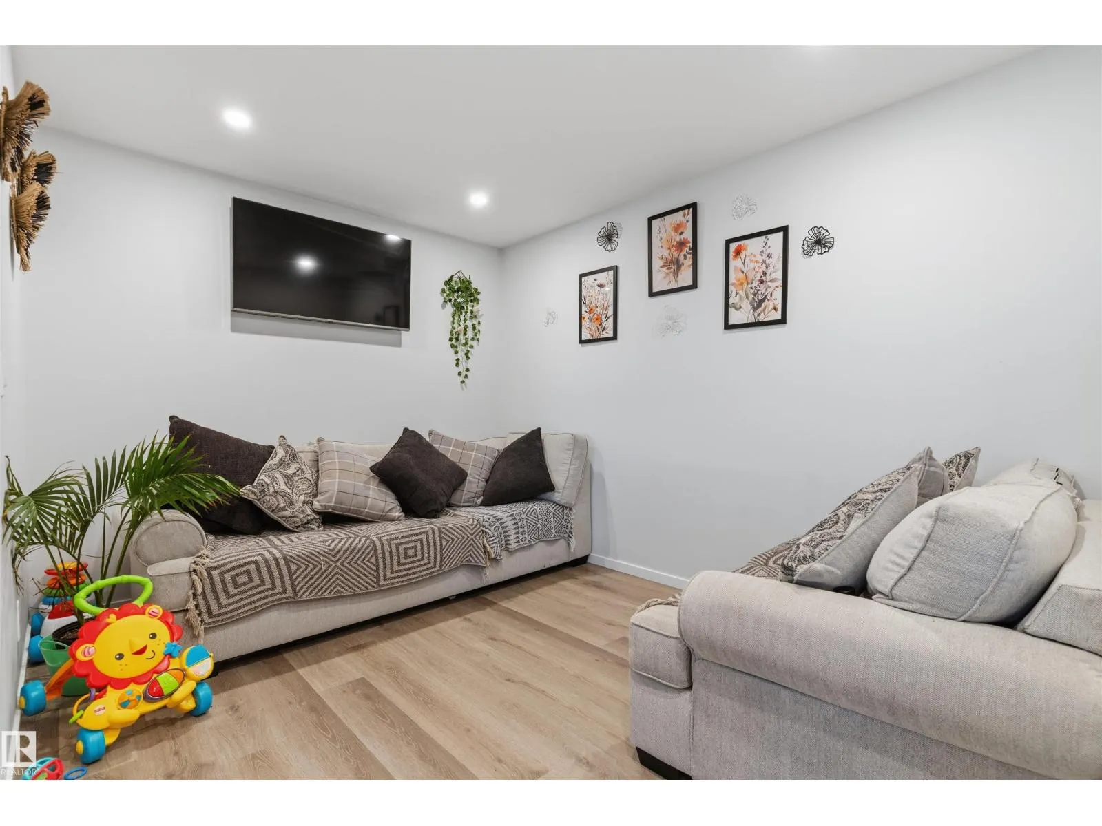 20704 19 AV NW NW