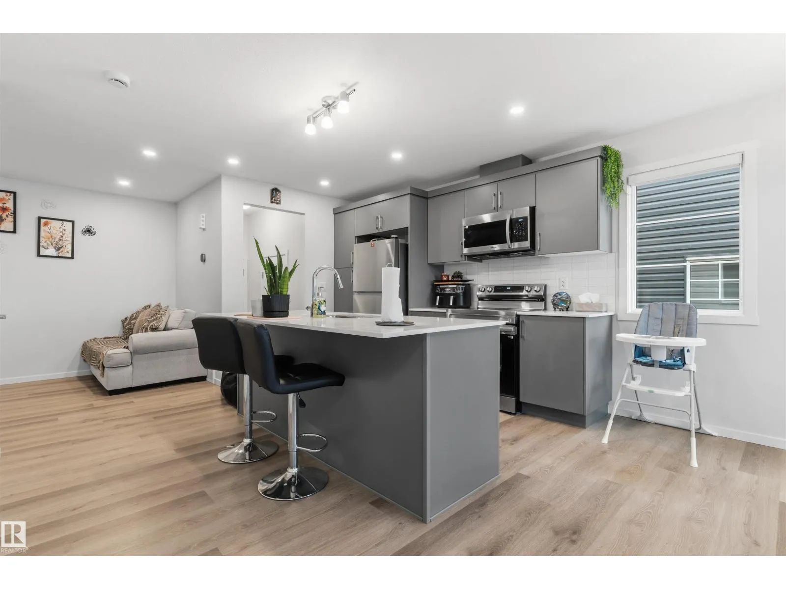 20704 19 AV NW NW