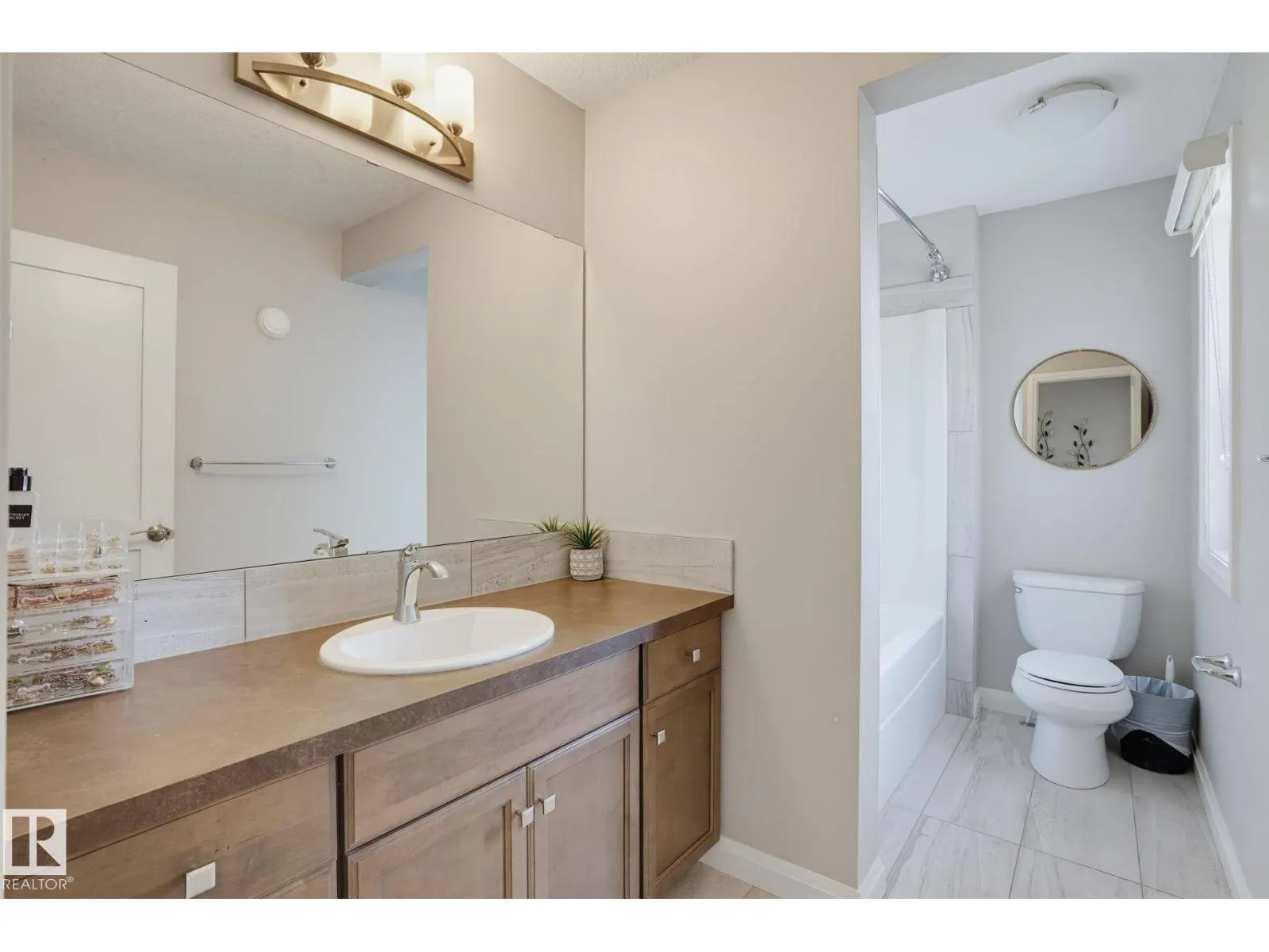 9448 228 ST NW