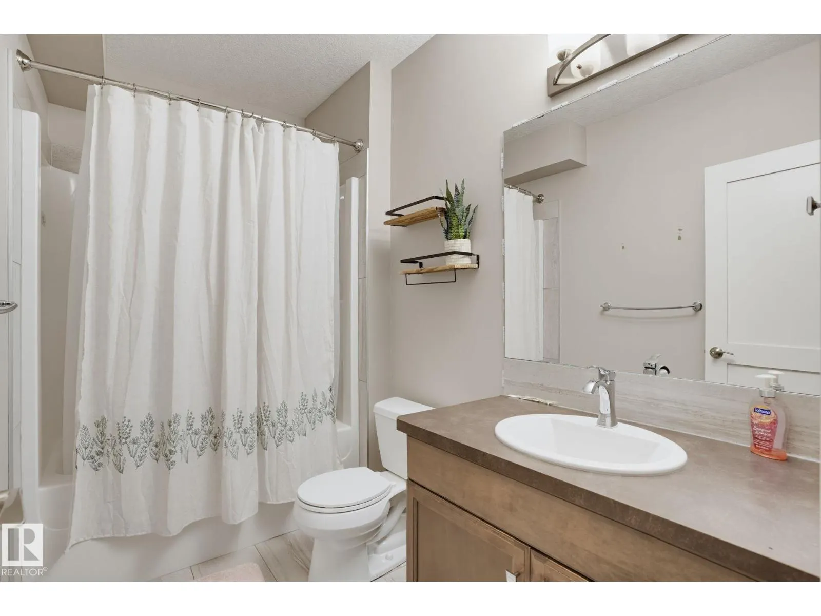 9448 228 ST NW