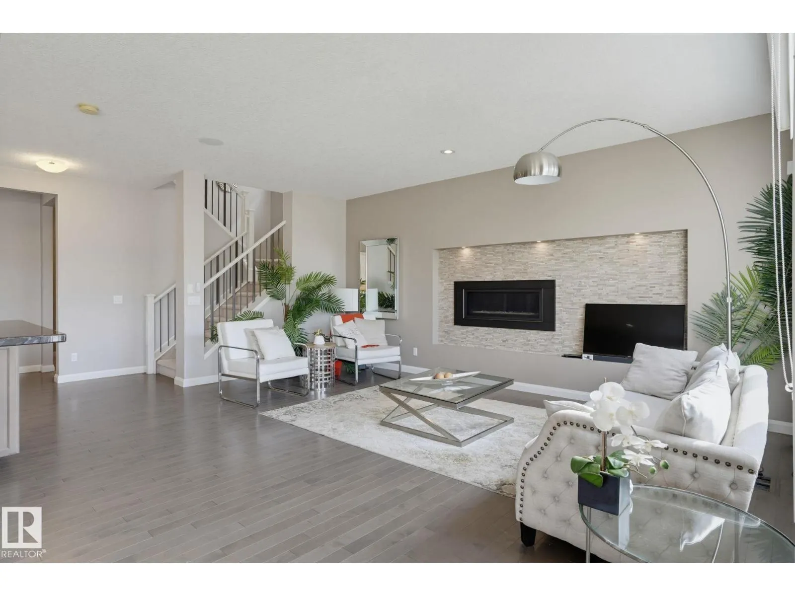 9448 228 ST NW