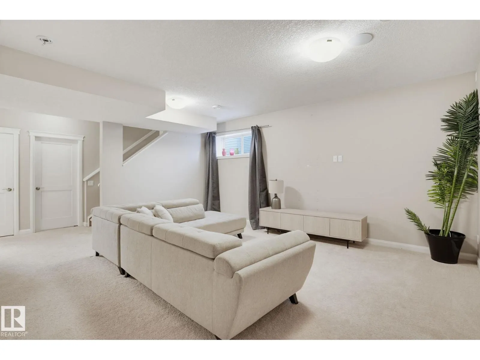 9448 228 ST NW