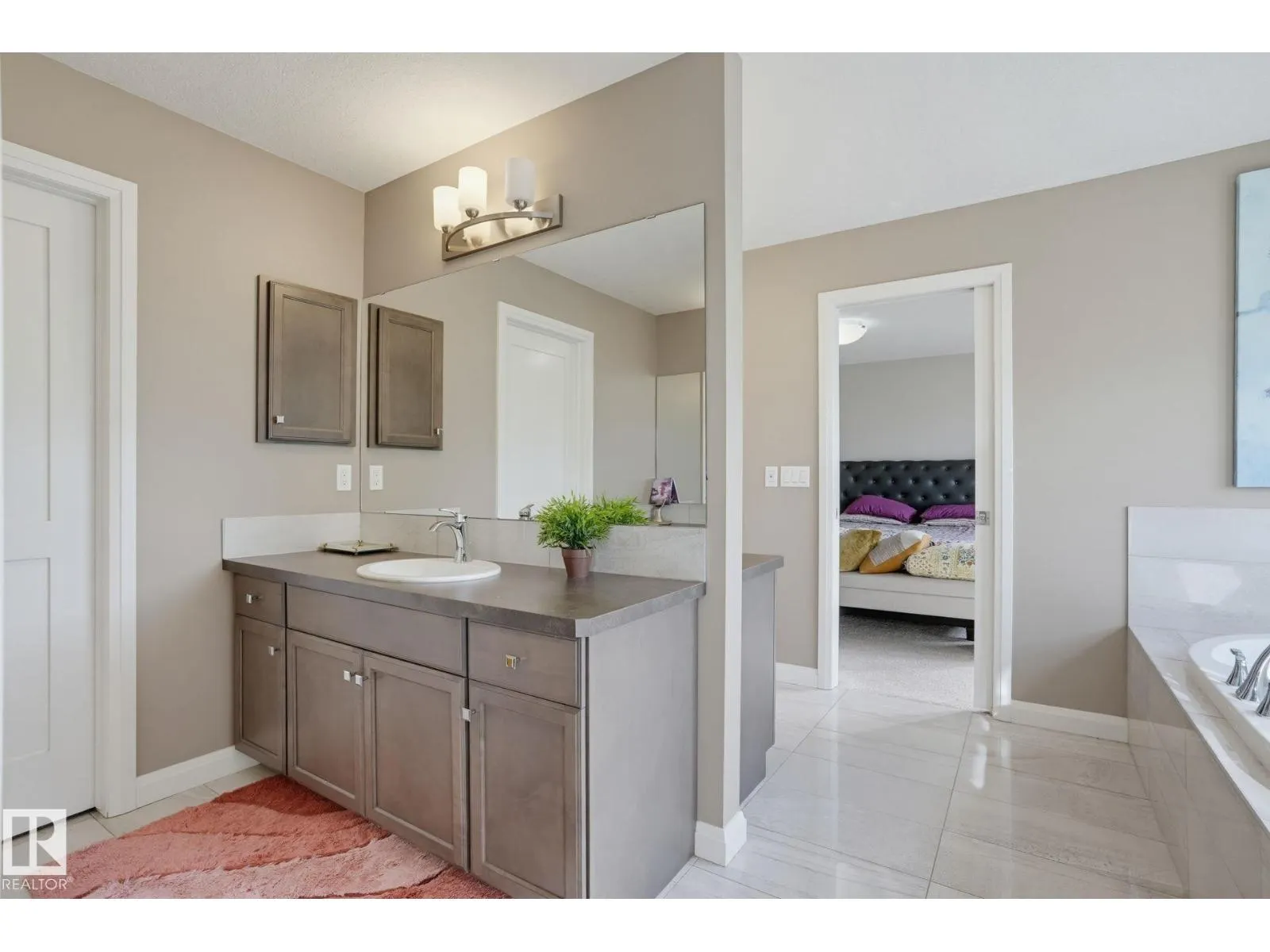 9448 228 ST NW