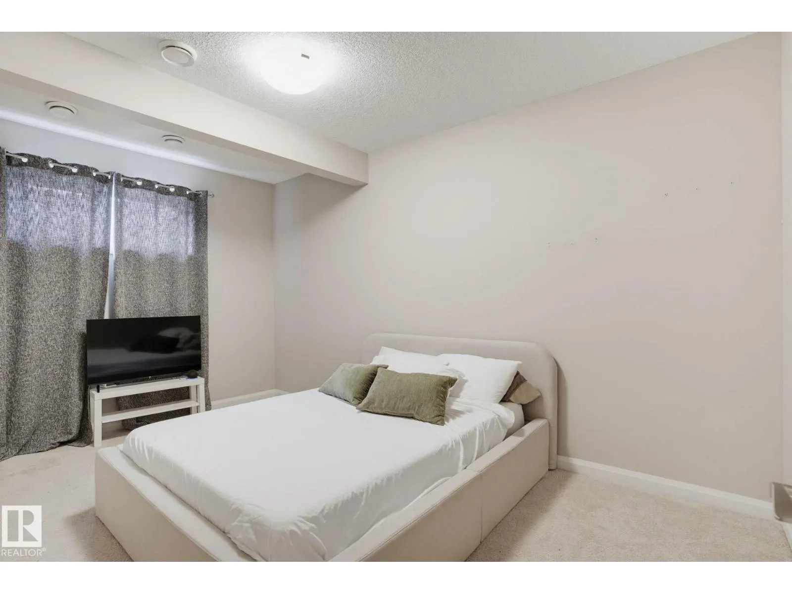 9448 228 ST NW