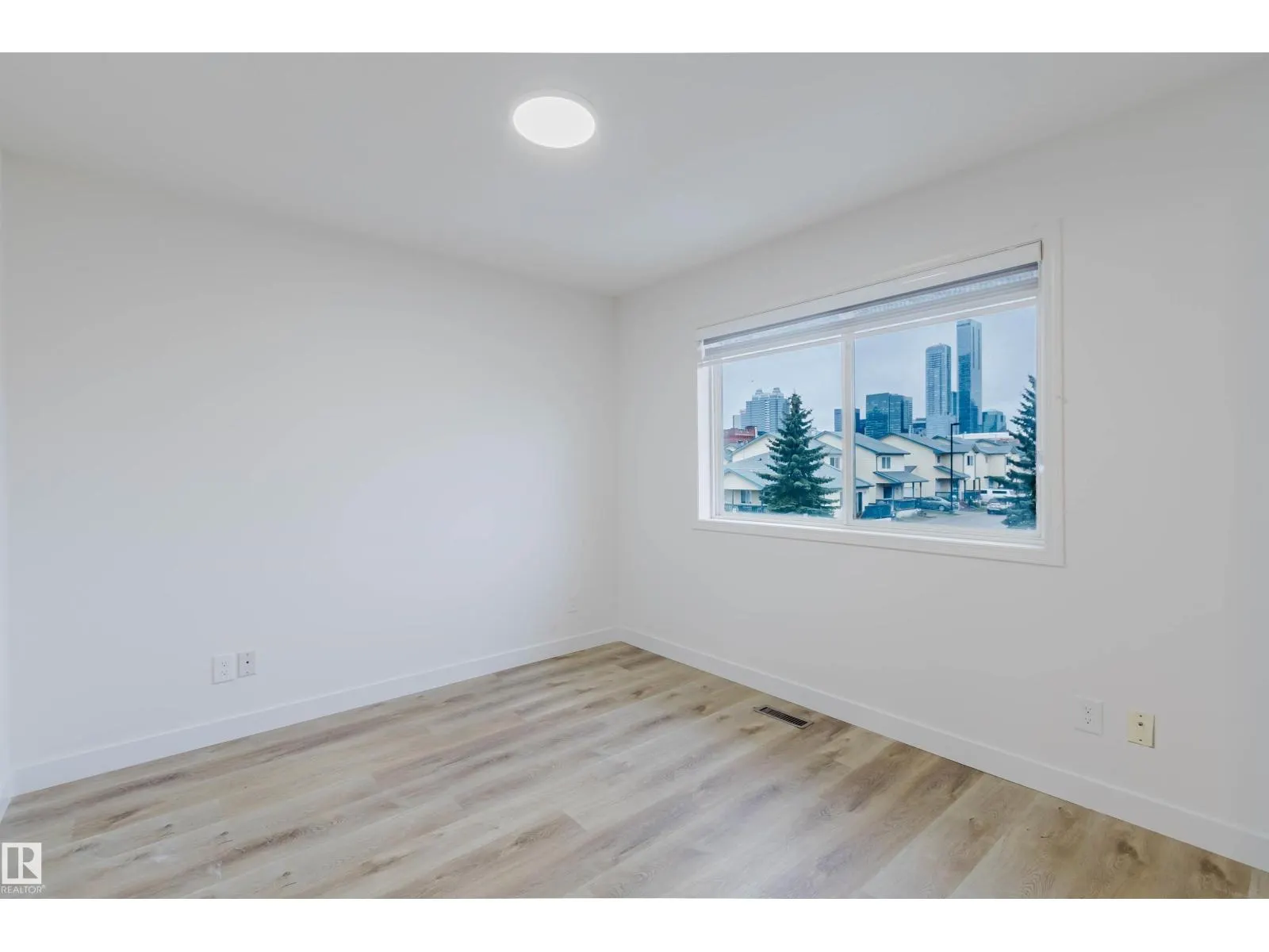 #85 10909 106 ST NW