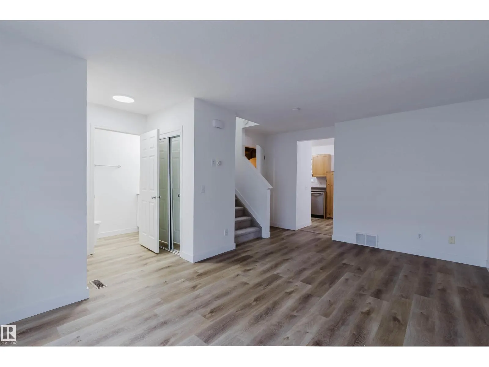 #85 10909 106 ST NW