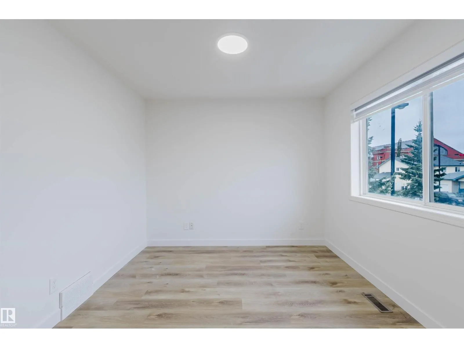 #85 10909 106 ST NW