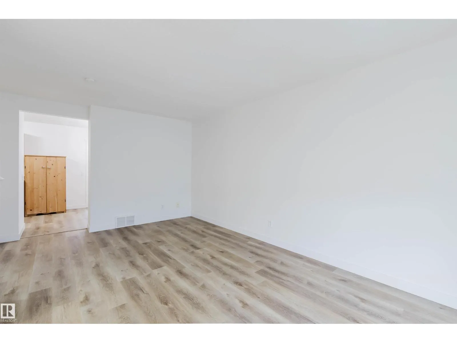 #85 10909 106 ST NW