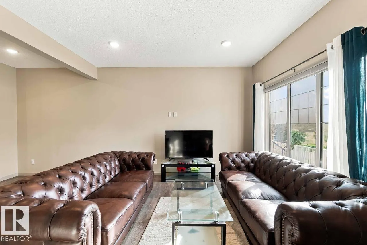 1416 26 AV NW