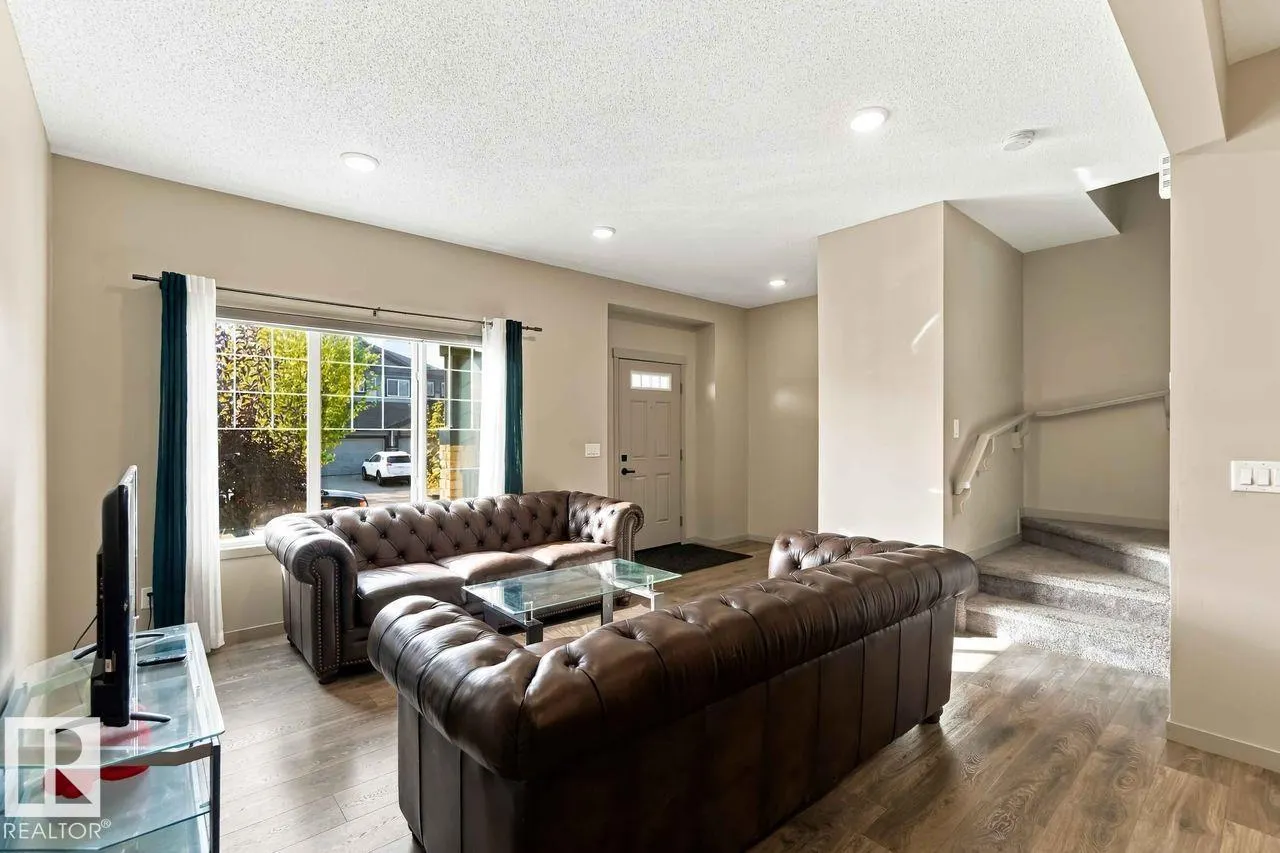 1416 26 AV NW