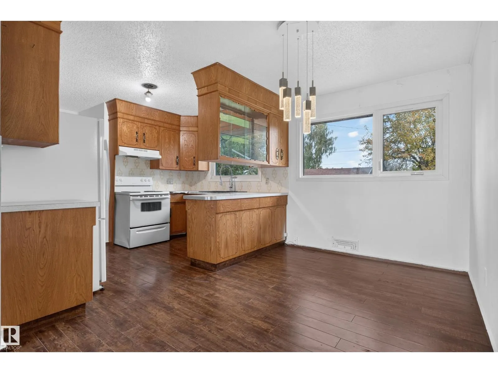 5504 105 AV NW