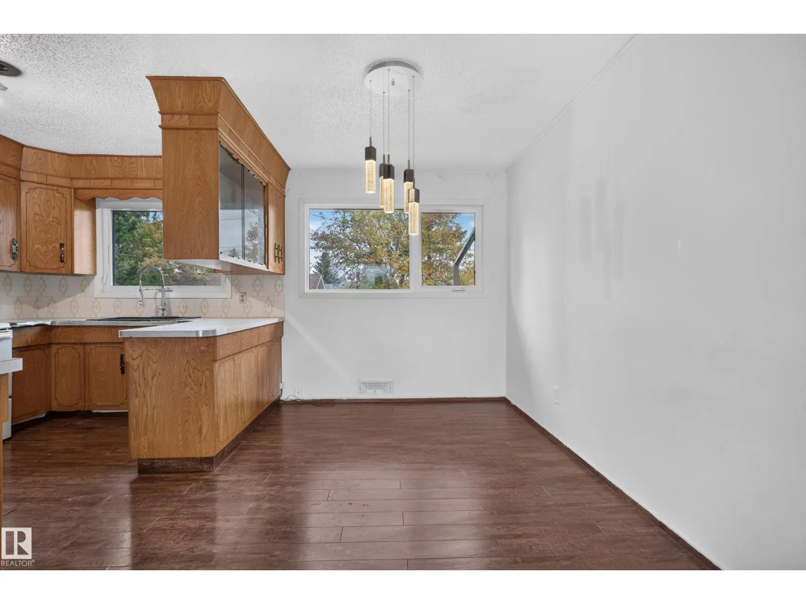 5504 105 AV NW