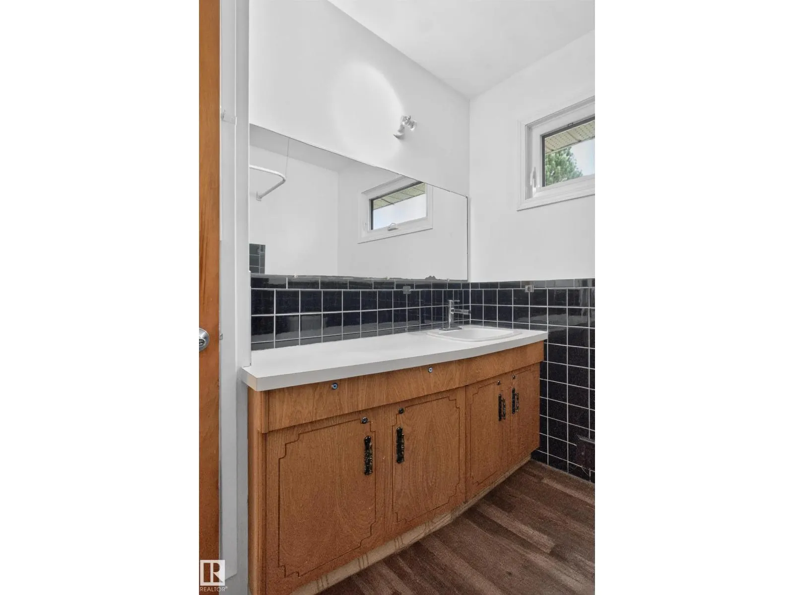 5504 105 AV NW