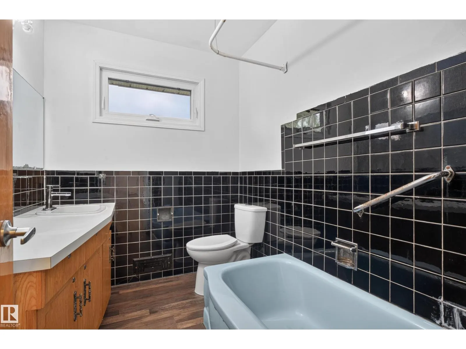 5504 105 AV NW