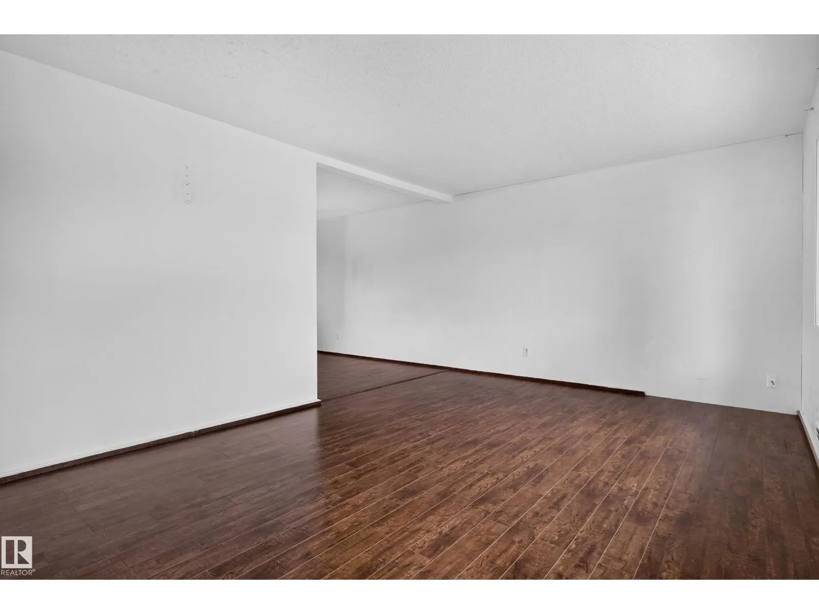 5504 105 AV NW
