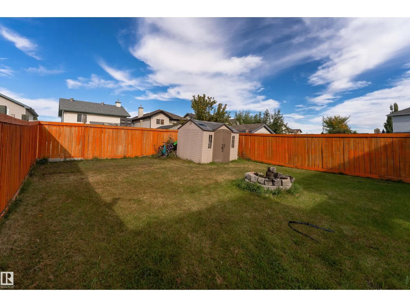 8910 7 AV SW