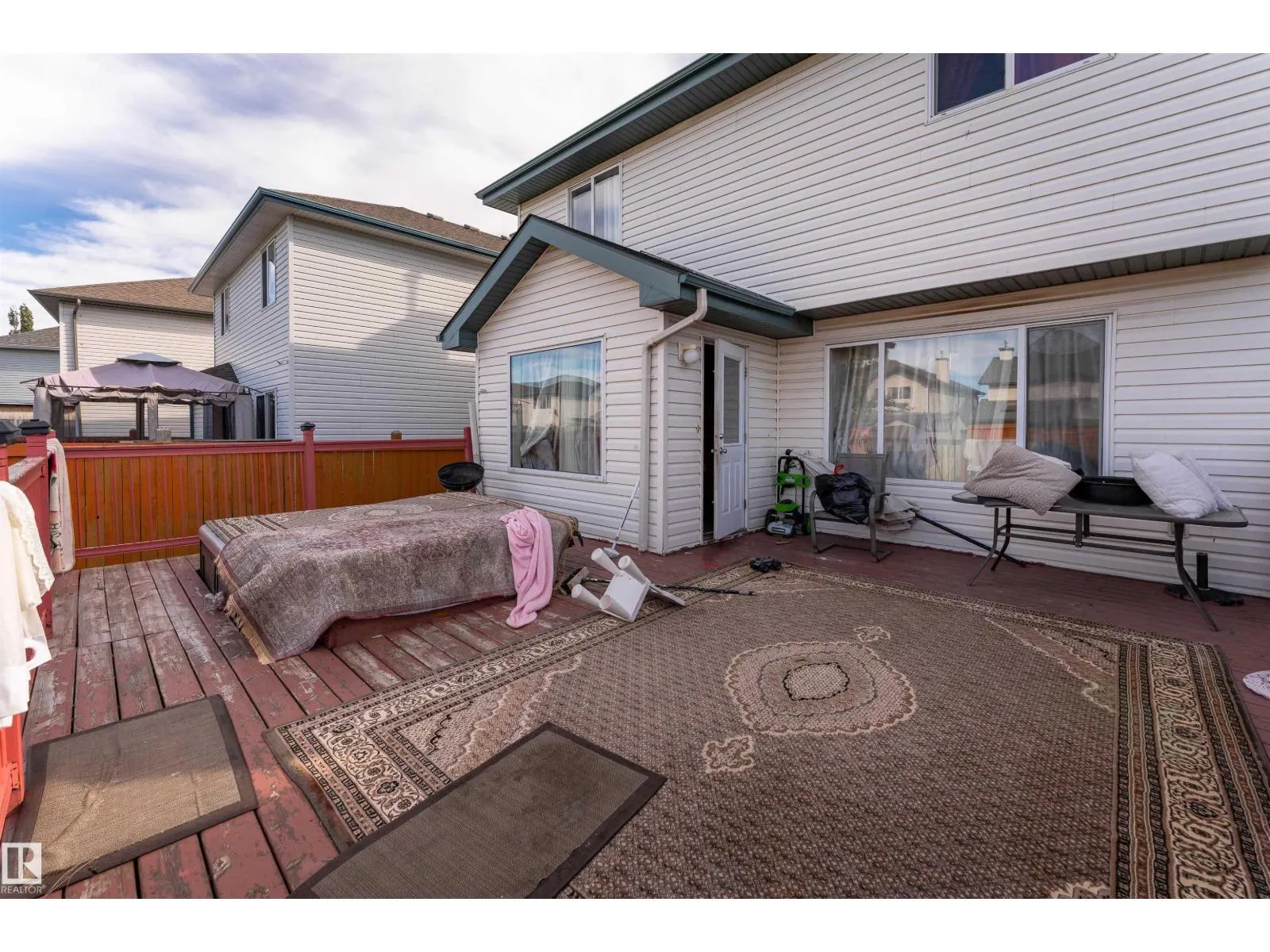 8910 7 AV SW