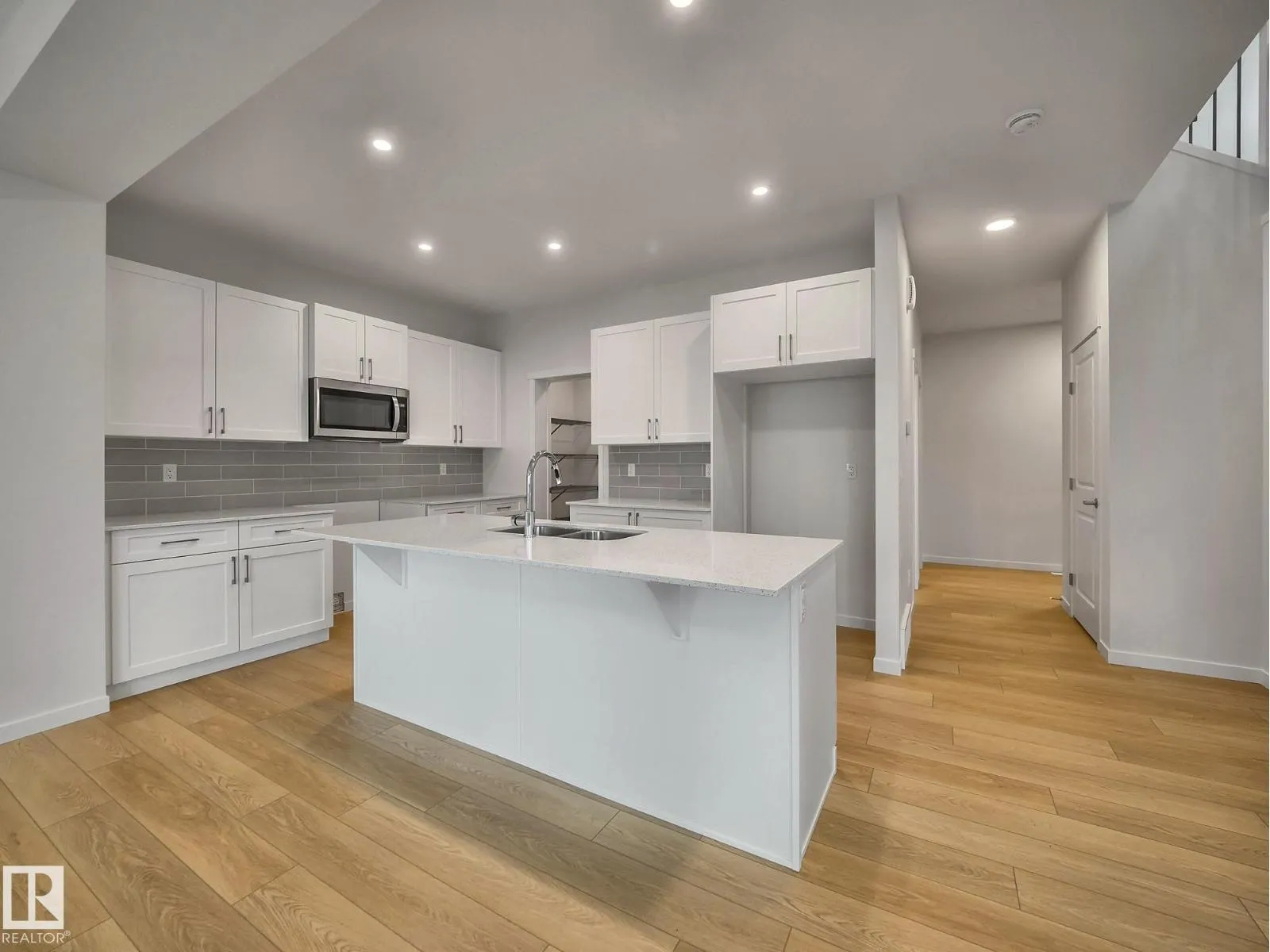 2420 205 ST NW