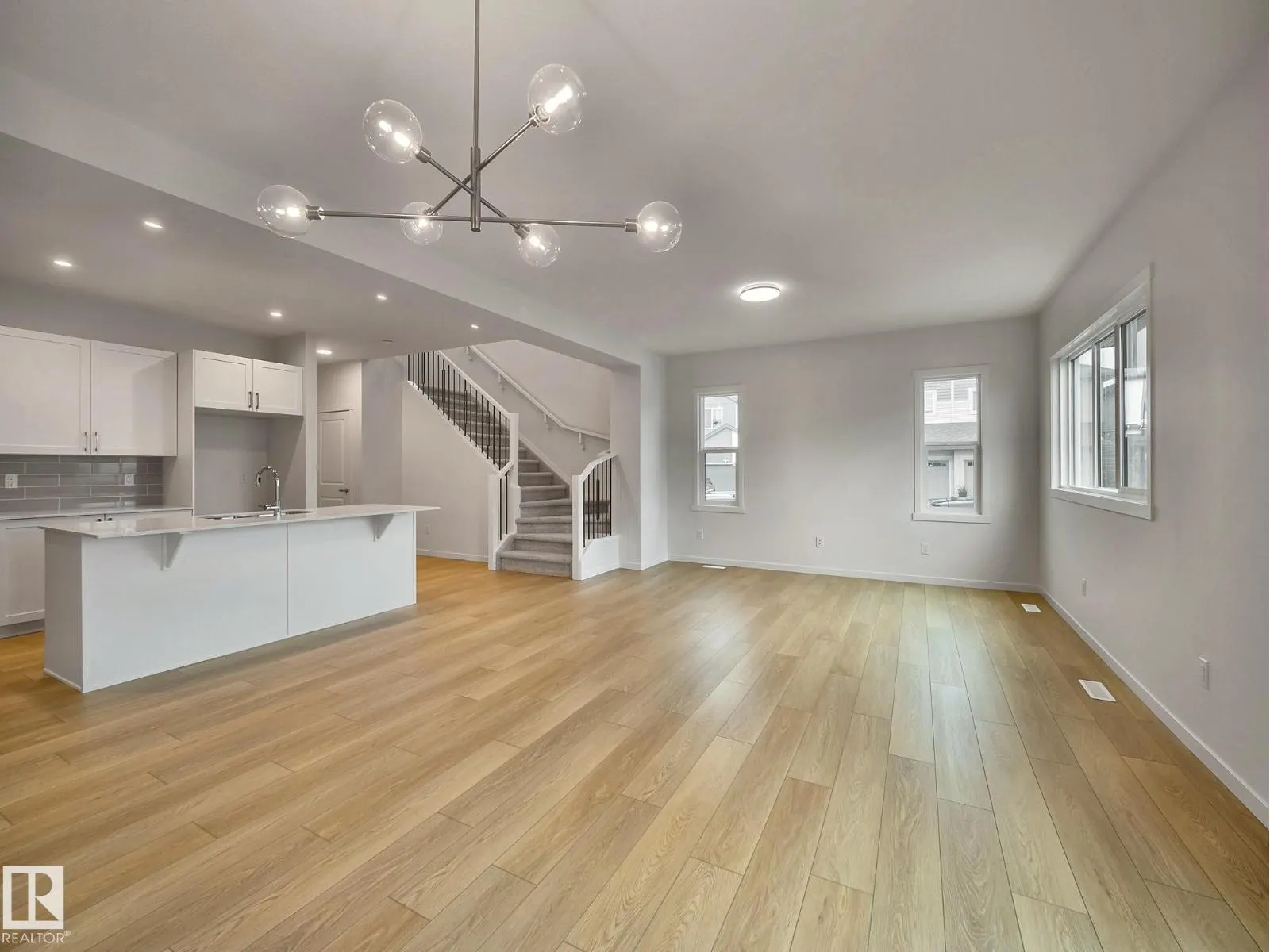 2420 205 ST NW