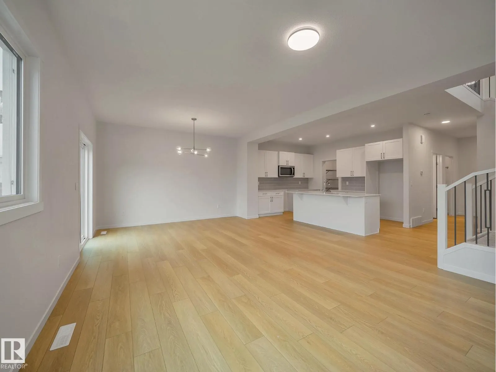 2420 205 ST NW