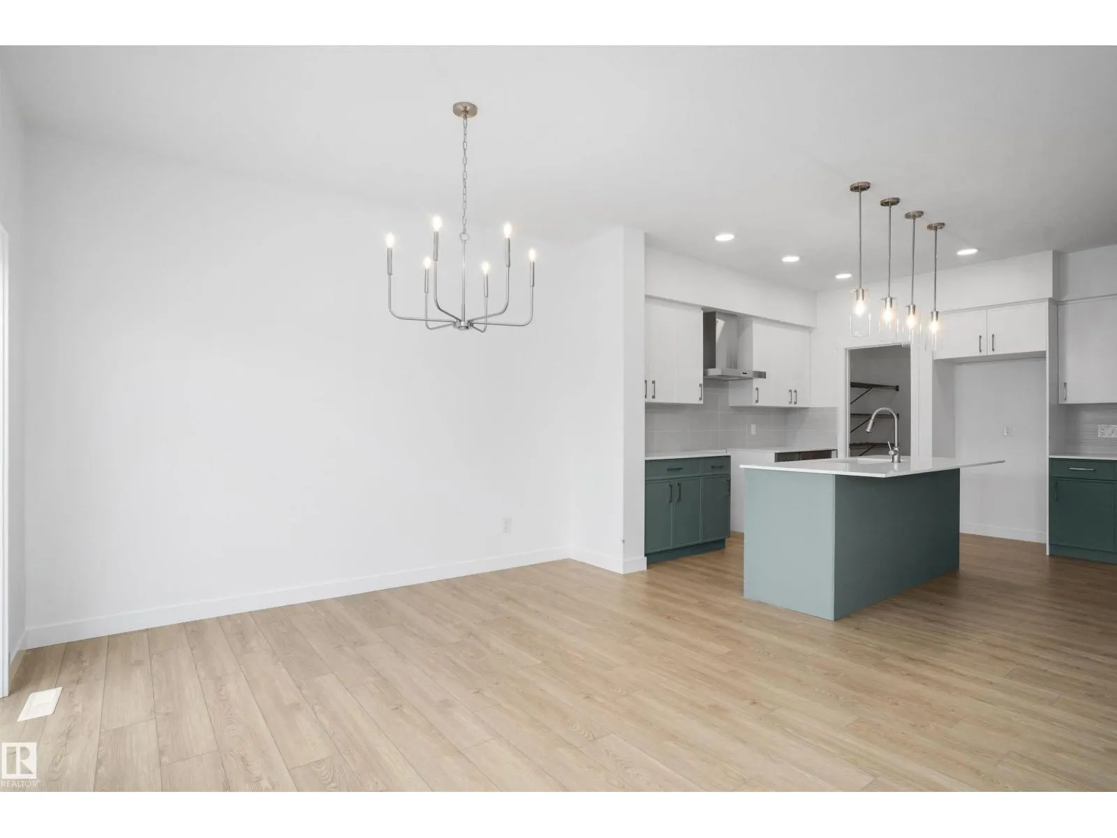 1058 CRISTALL CR SW