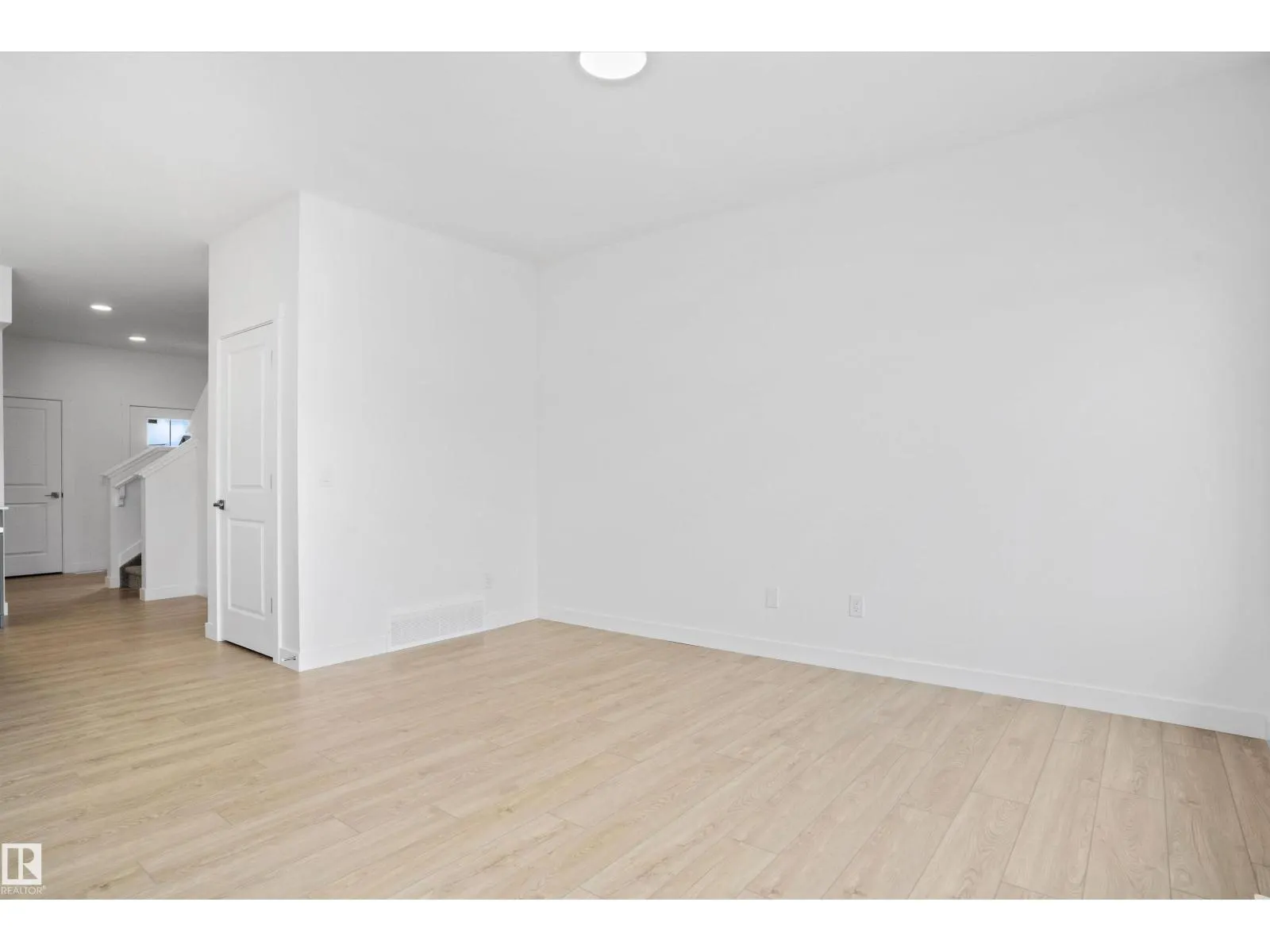 1058 CRISTALL CR SW