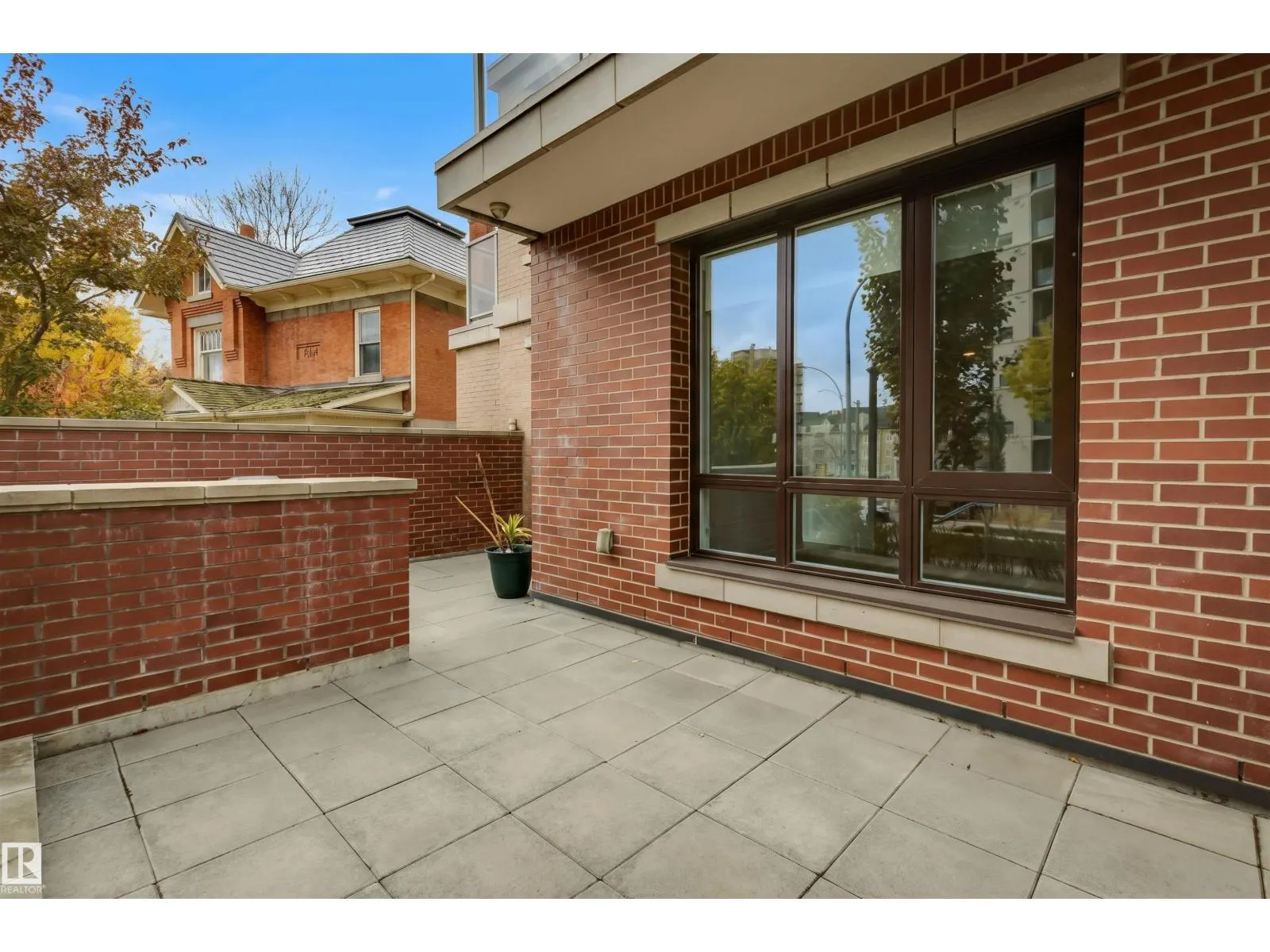 #203 9720 106 ST NW