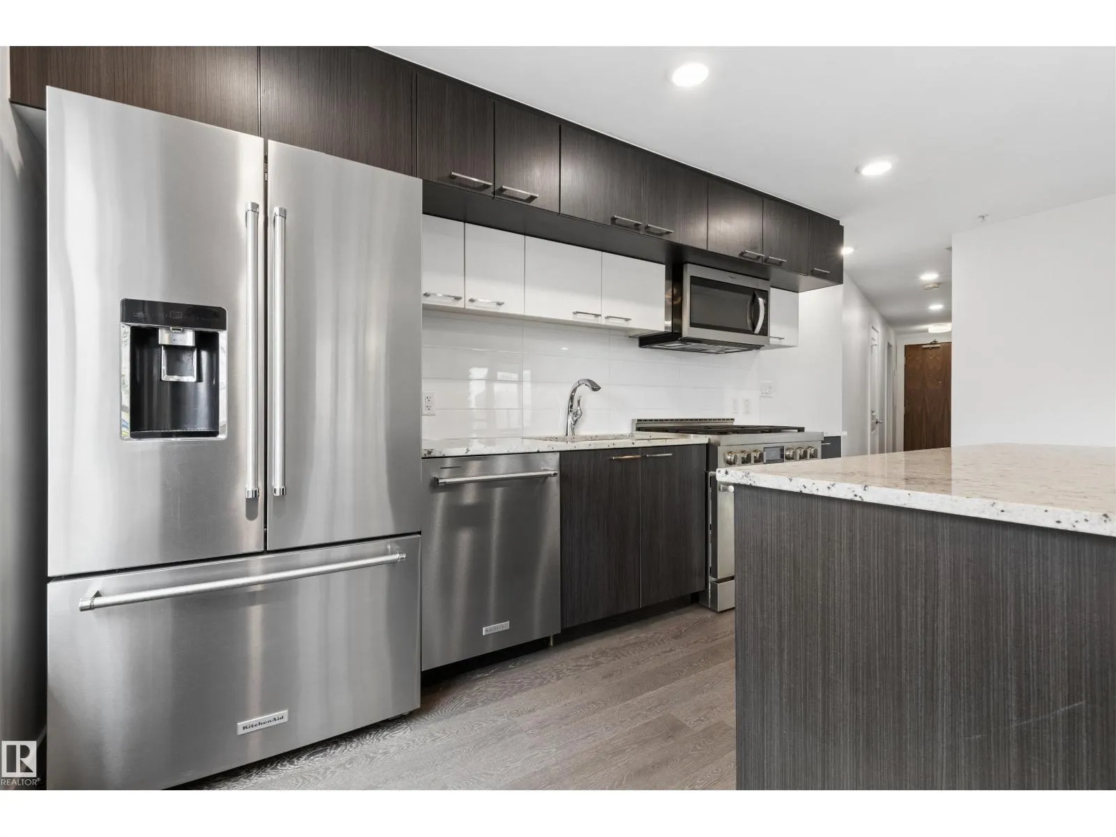 #203 9720 106 ST NW