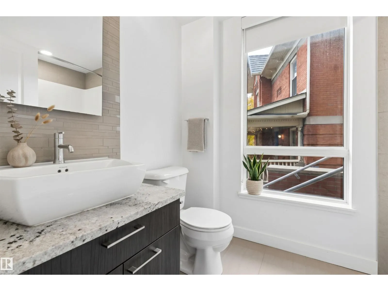#203 9720 106 ST NW