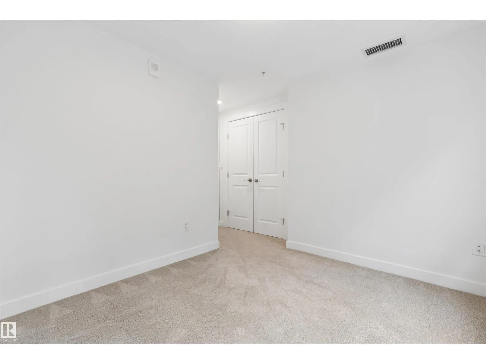 #203 9720 106 ST NW