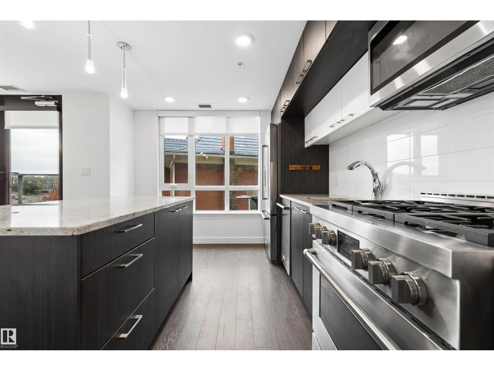 #203 9720 106 ST NW