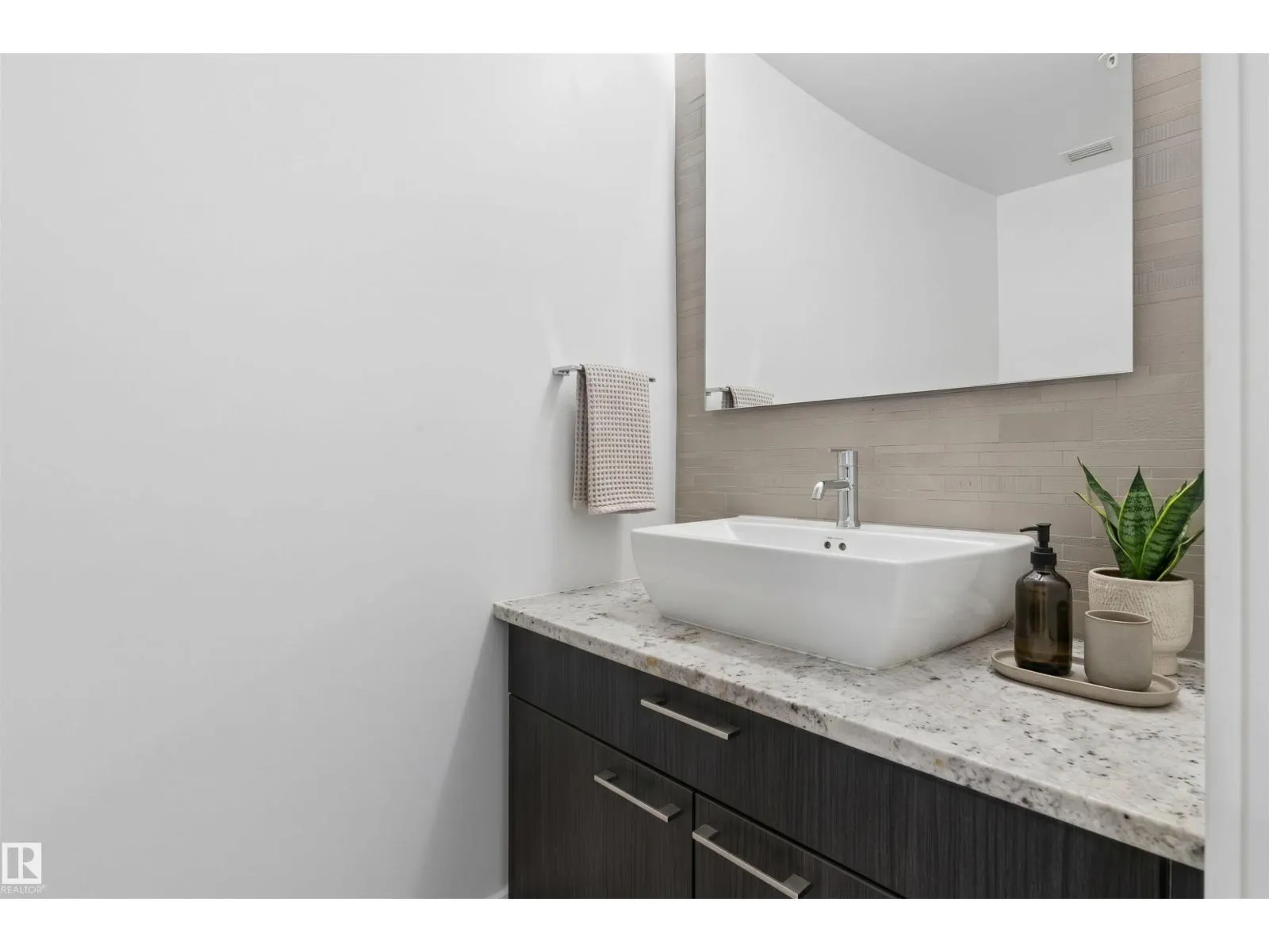 #203 9720 106 ST NW