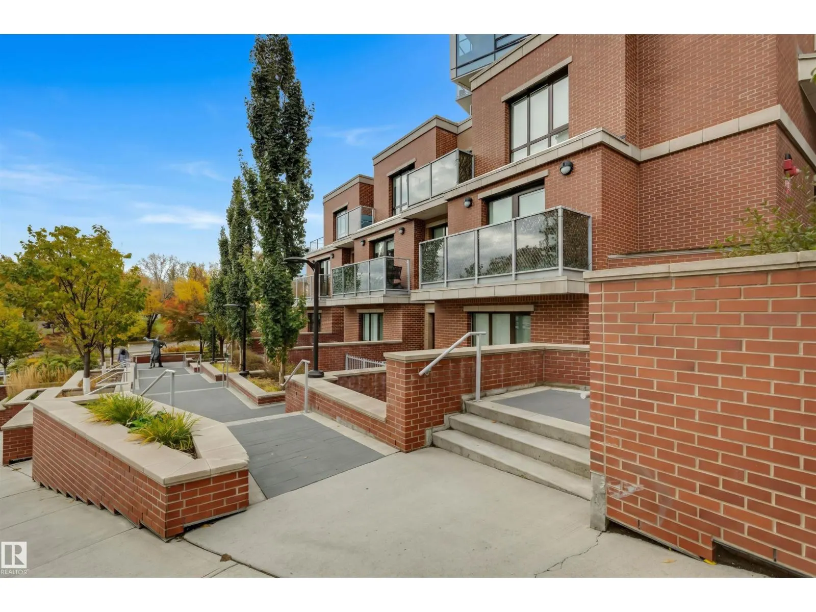 #203 9720 106 ST NW