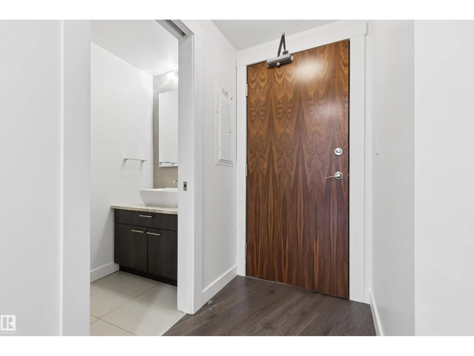 #203 9720 106 ST NW