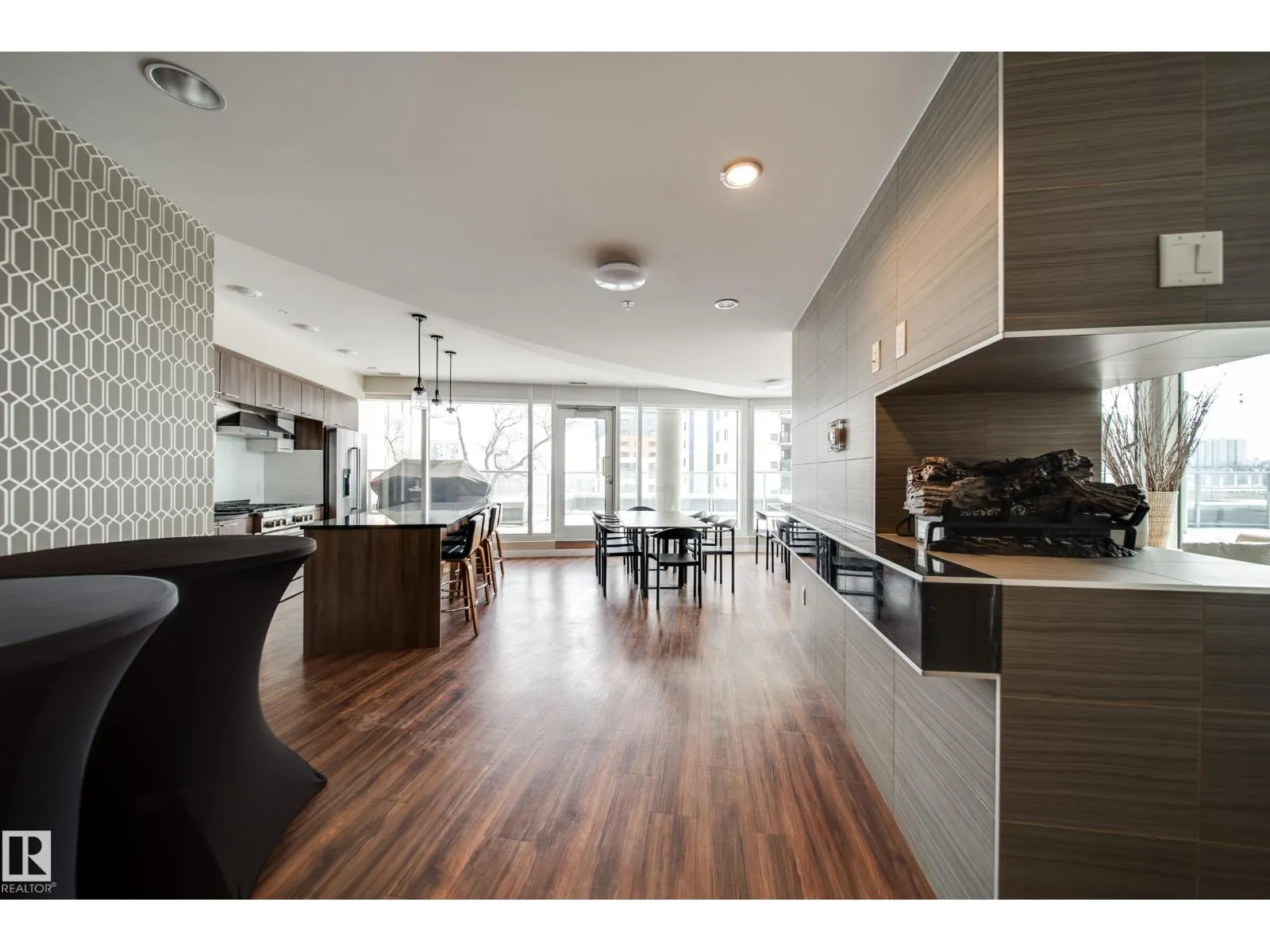#203 9720 106 ST NW