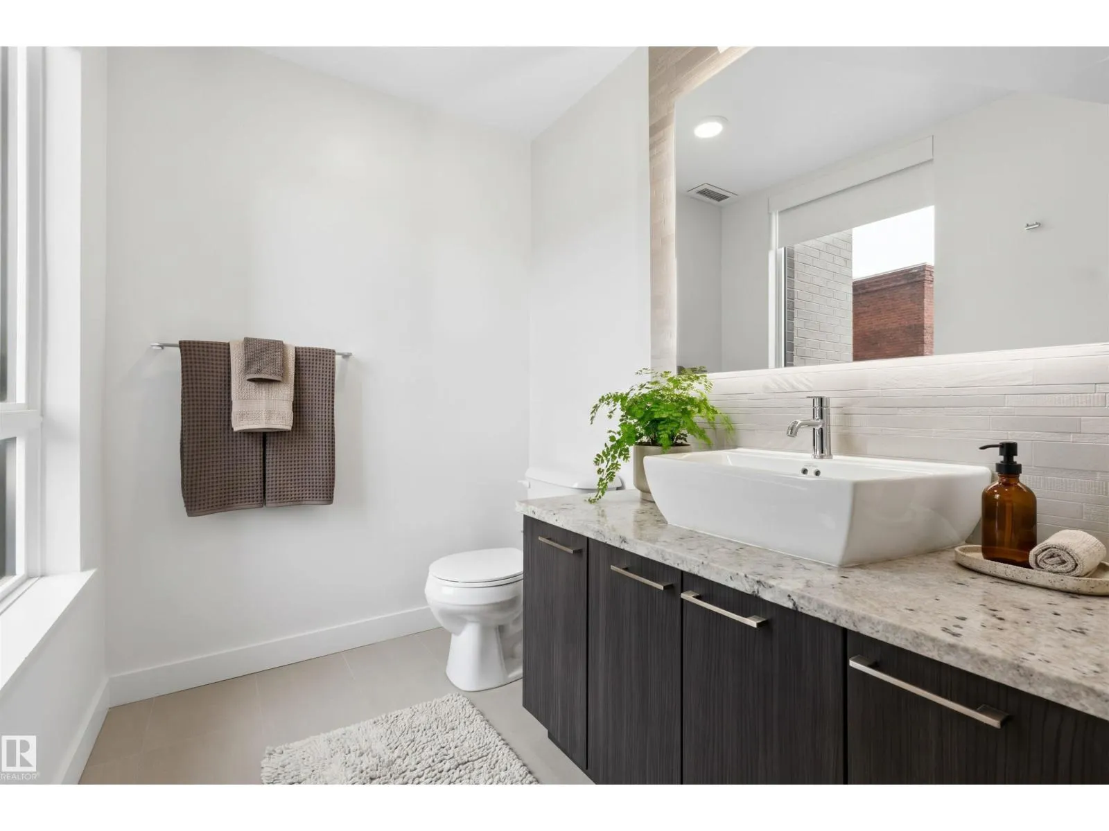 #203 9720 106 ST NW