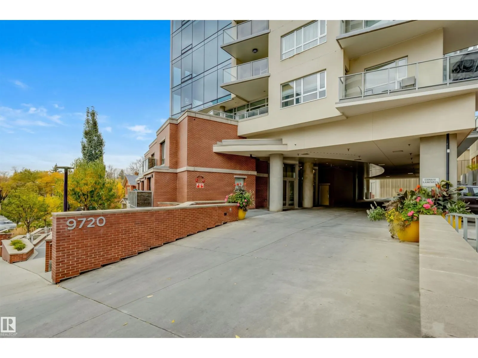 #203 9720 106 ST NW