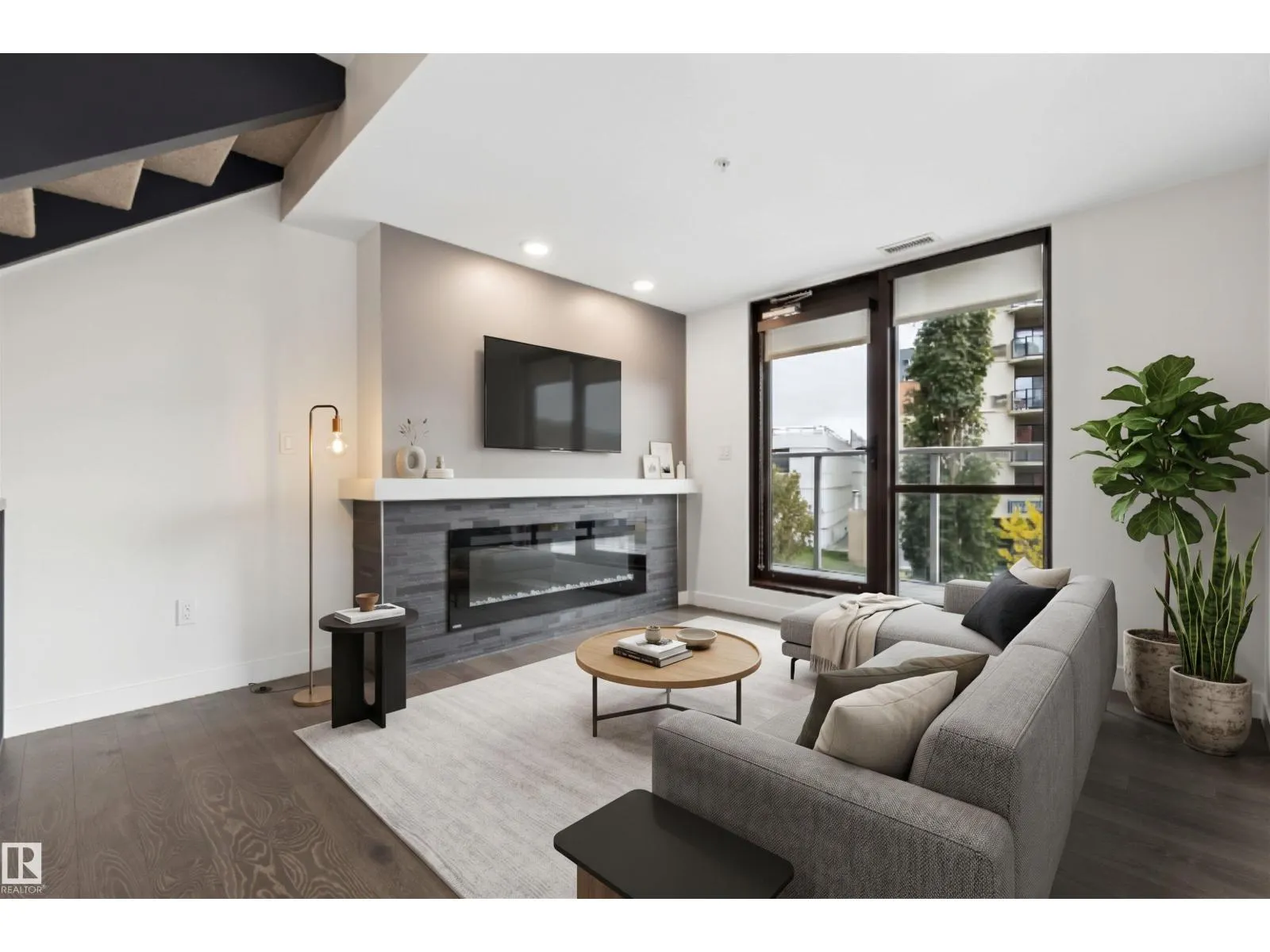 #203 9720 106 ST NW