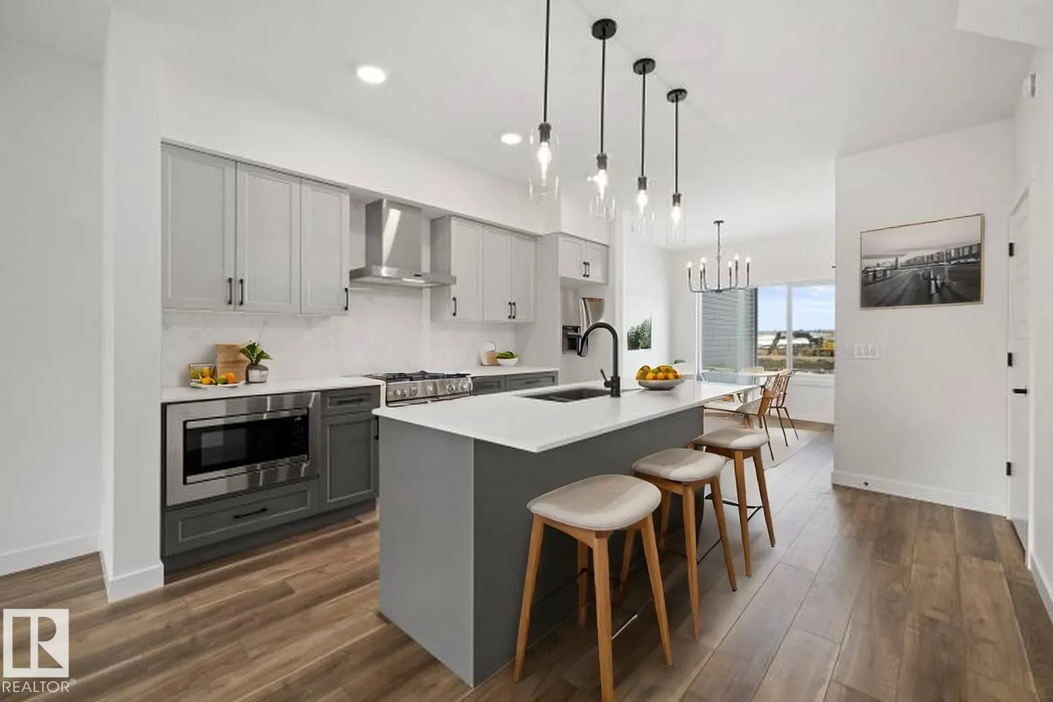 634 176 AV NE