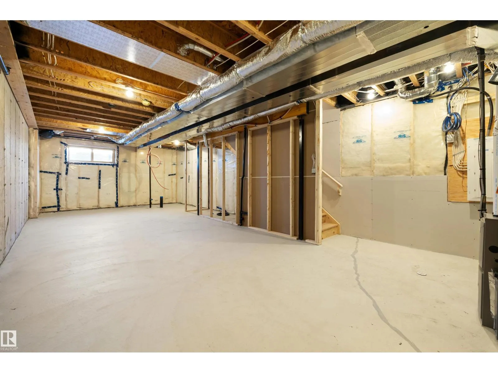 634 176 AV NE