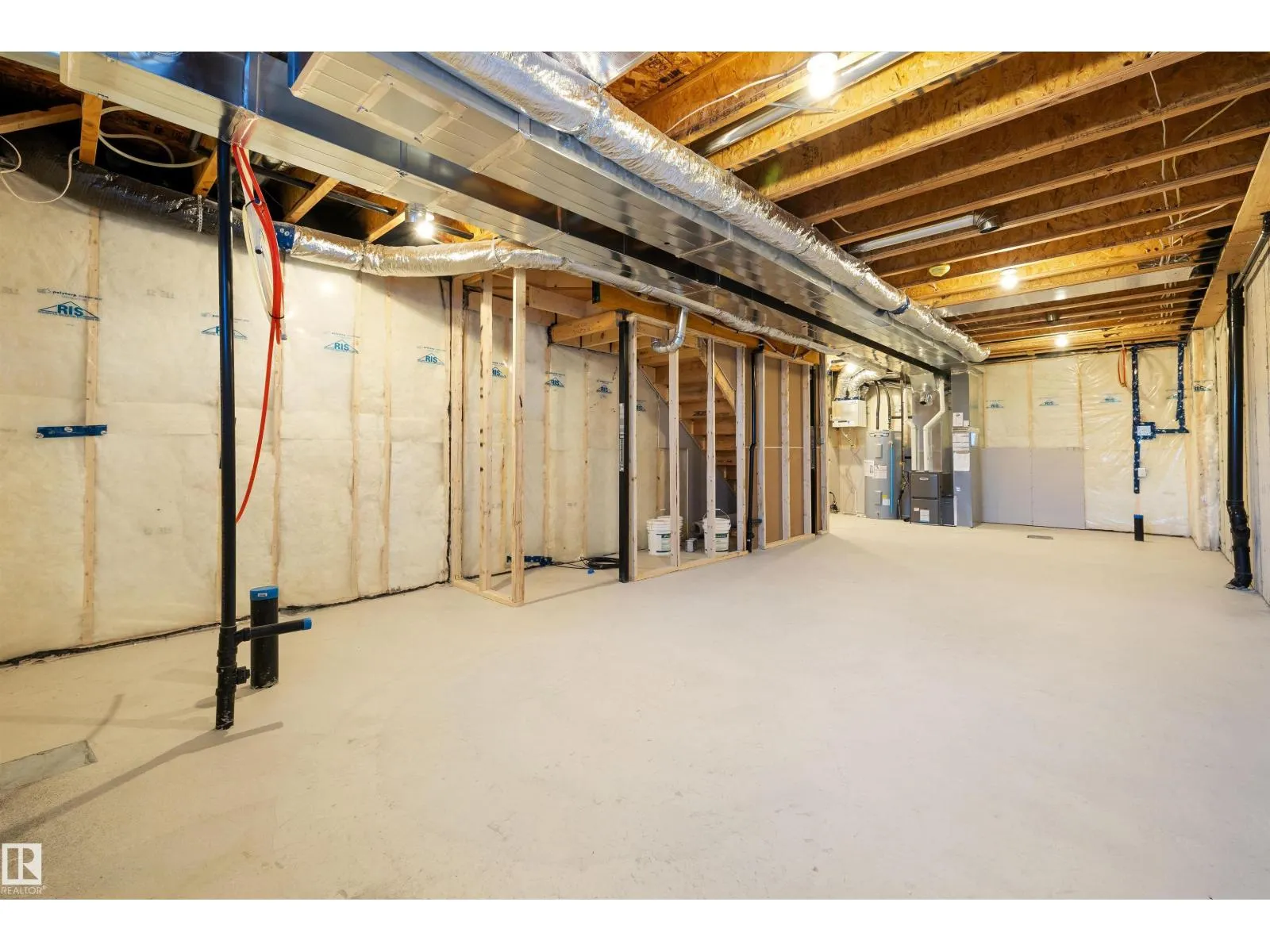 634 176 AV NE