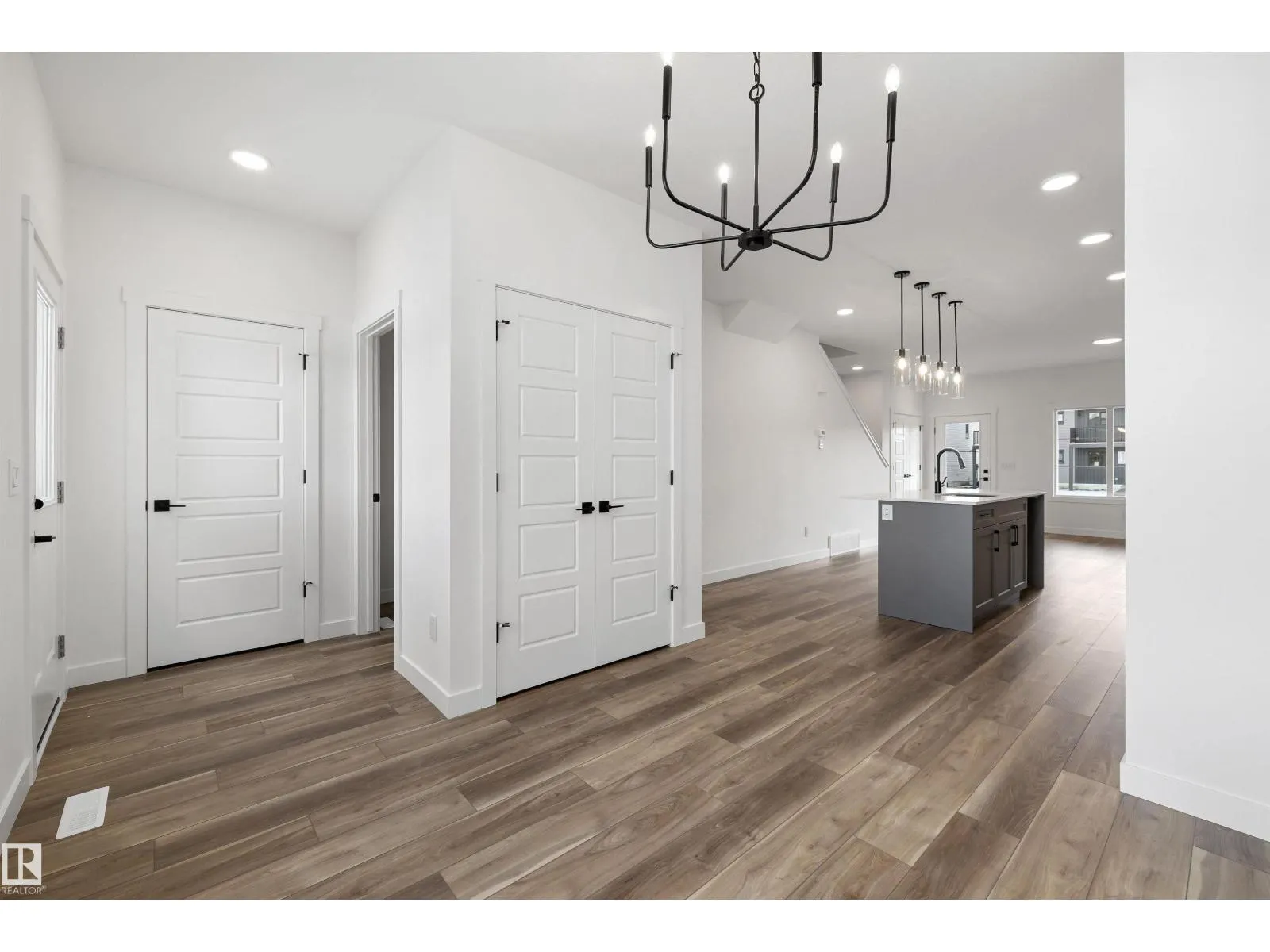 634 176 AV NE
