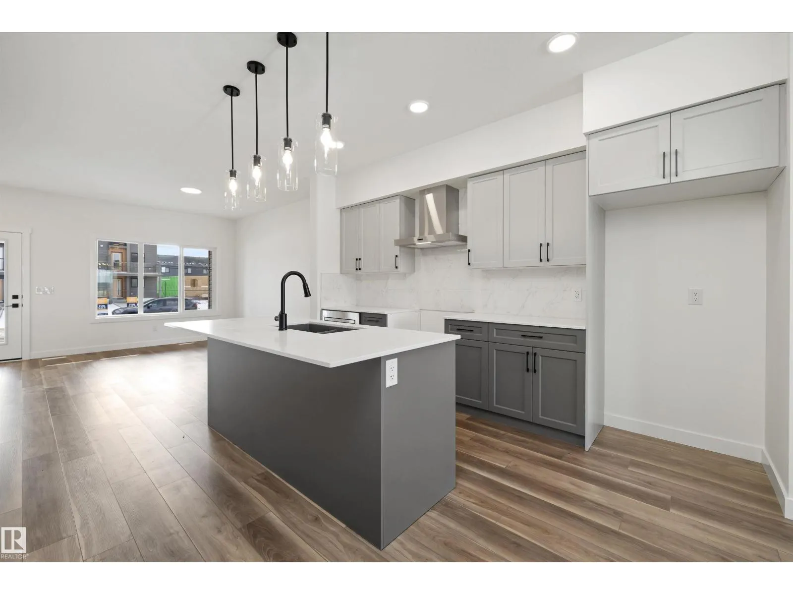 634 176 AV NE