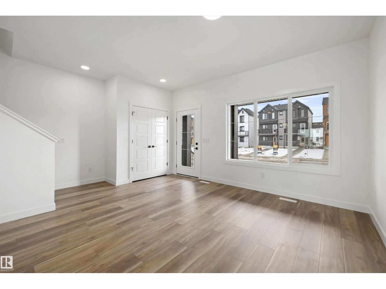 634 176 AV NE