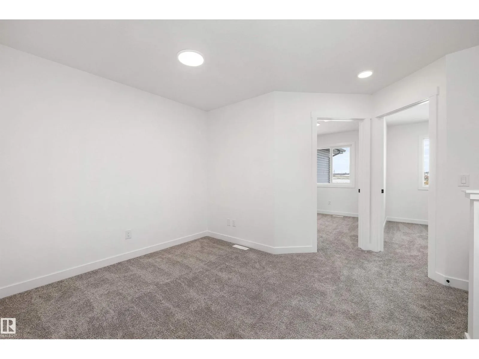 634 176 AV NE